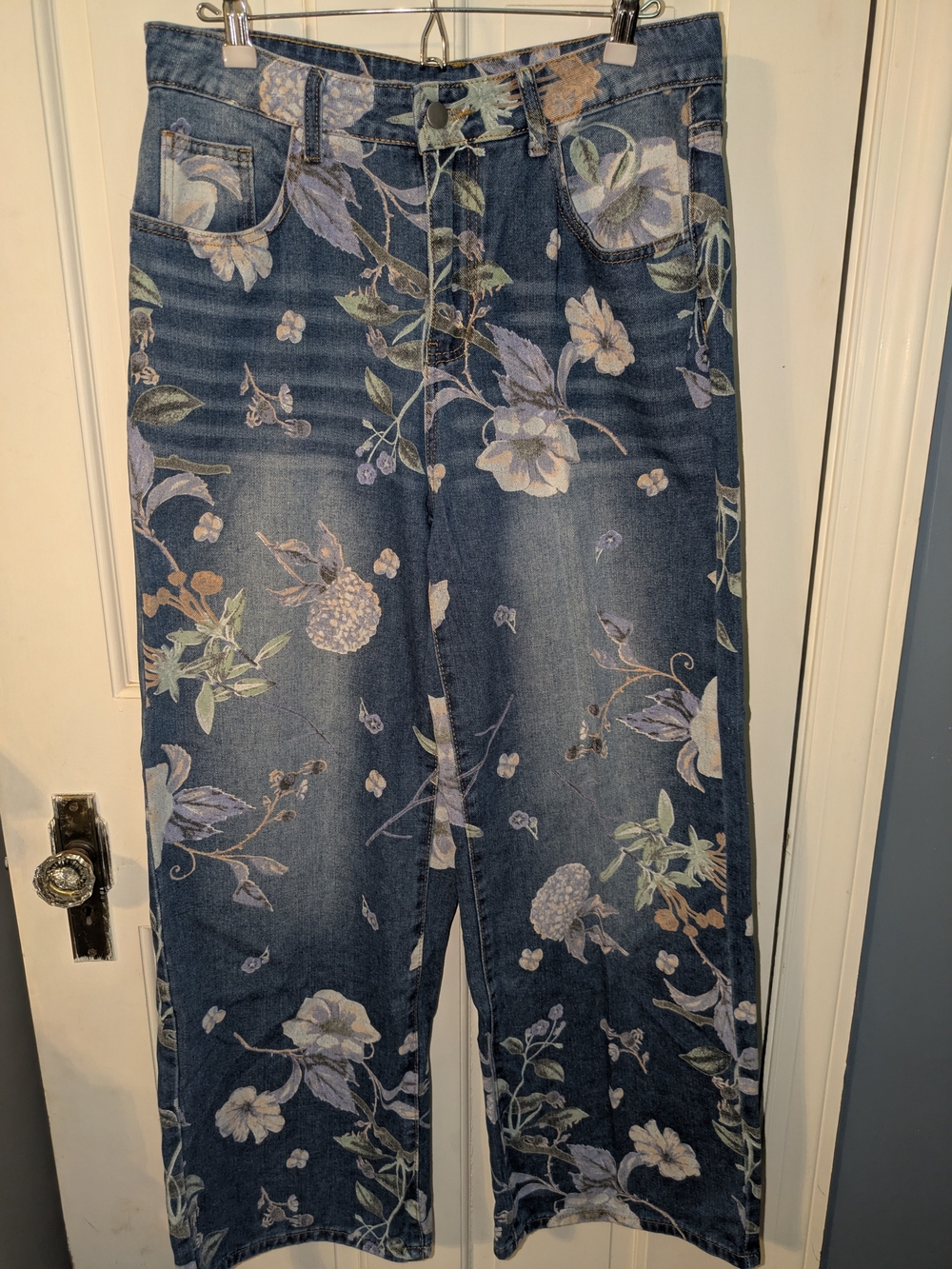 ROMWE Floral Wide-Leg Jeans in Denim Blue with Pastel Print